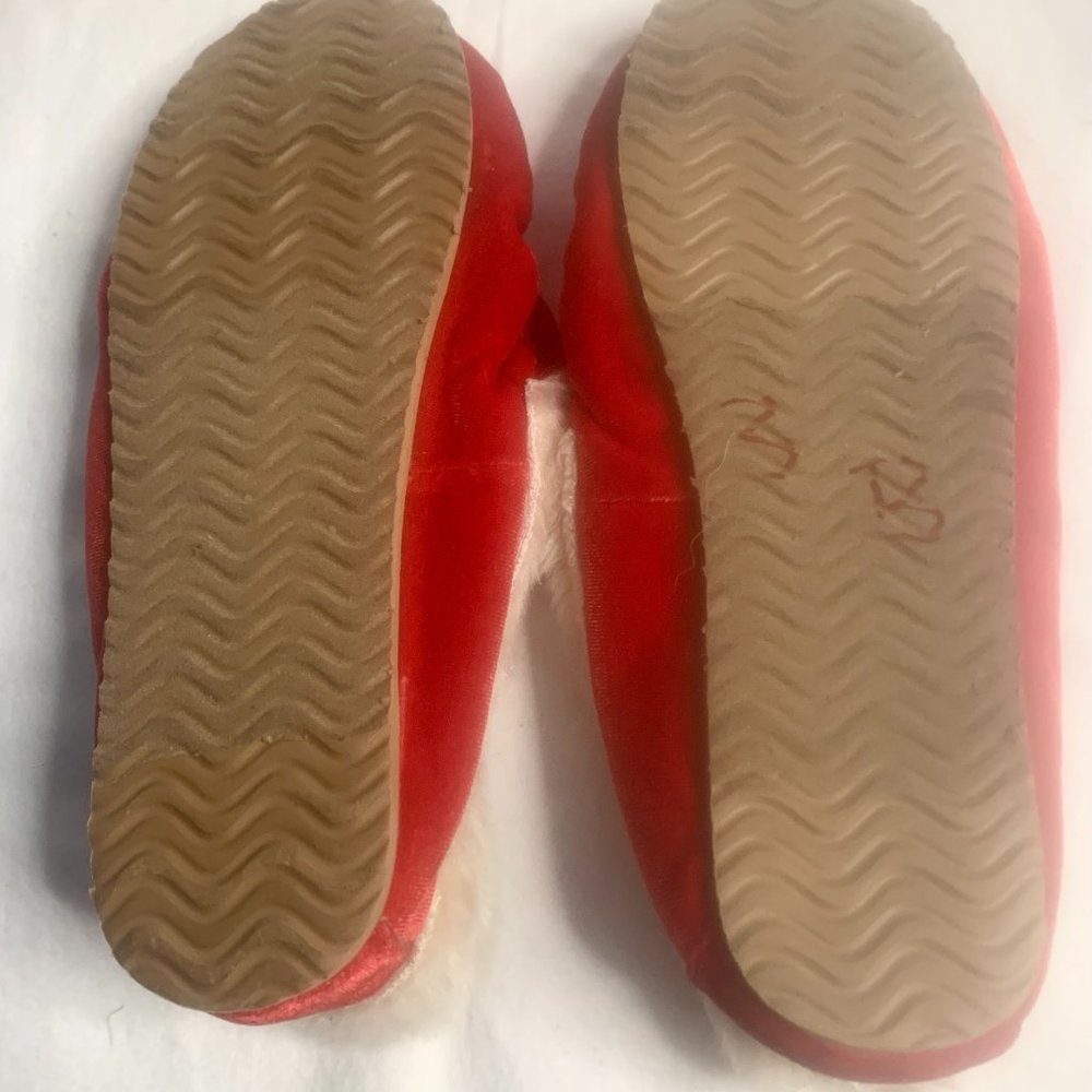GAP Kids Red Velvet Fleeced Lined Slippers Size 1 – 2 (Ages 7 – 8) - Picture 8 of 8